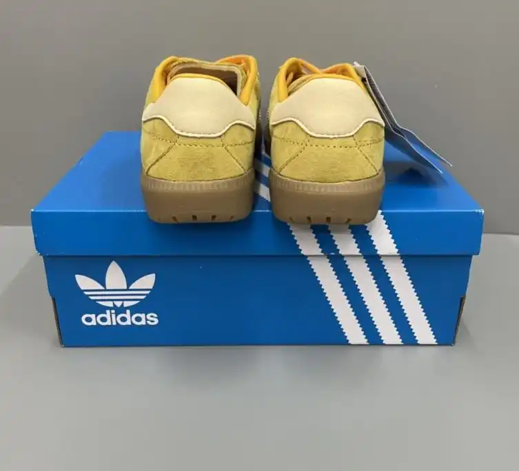 hype Adidas Sneakers