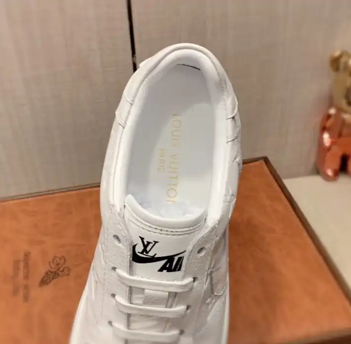 hype Louis Vuitton Sneakers