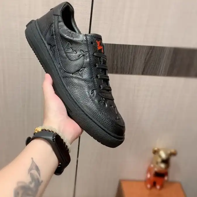 hype Louis Vuitton Sneakers