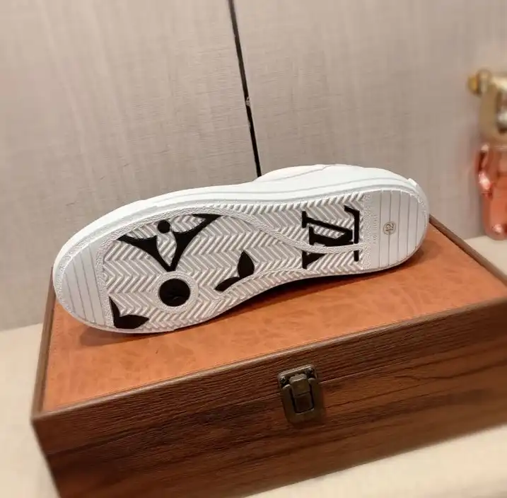 hype Louis Vuitton Sneakers