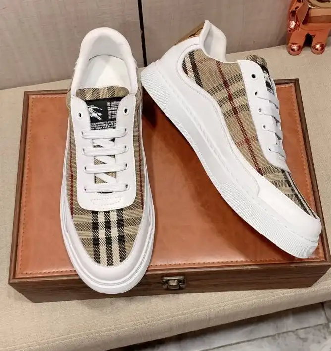 hype Burberry Sneakers