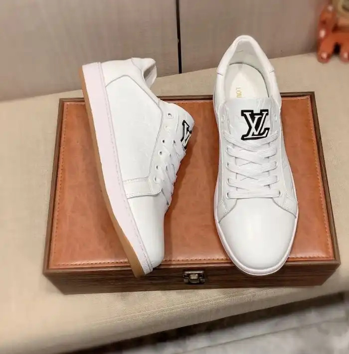 hype Louis Vuitton Sneakers