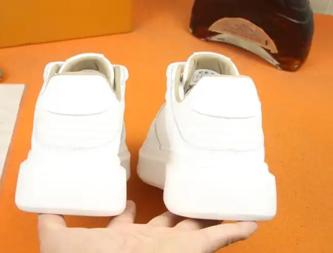 hype Louis Vuitton Sneakers