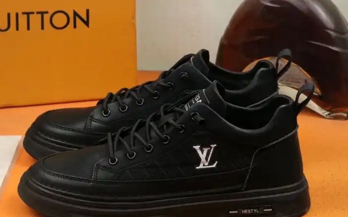 hype Louis Vuitton Sneakers