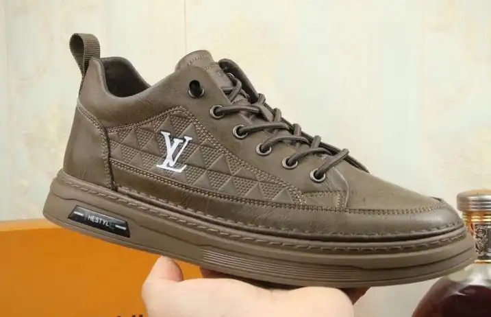 hype Louis Vuitton Sneakers