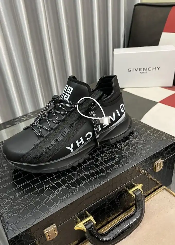 hype Louis Vuitton Sneakers