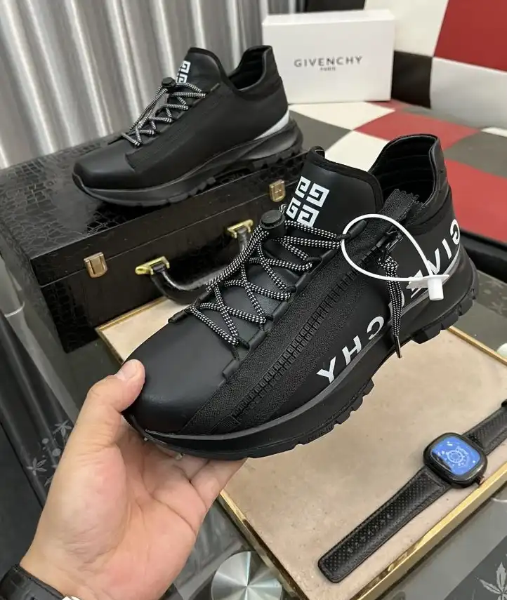 hype Louis Vuitton Sneakers