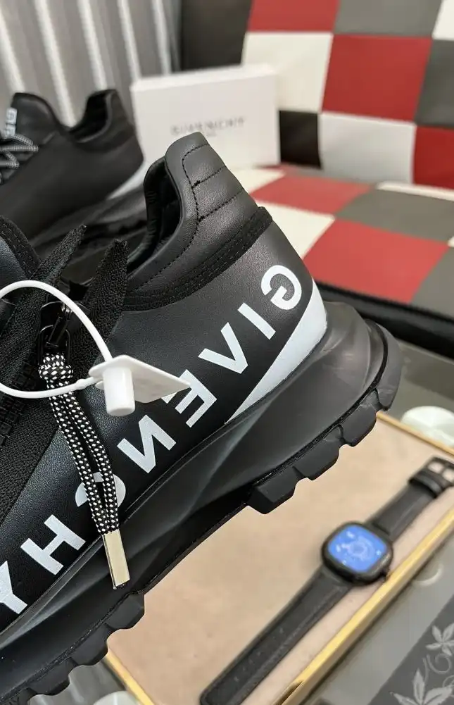 hype Louis Vuitton Sneakers