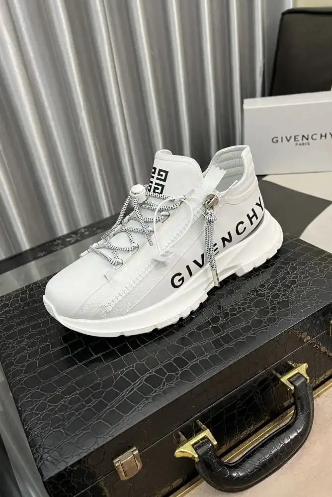 hype Louis Vuitton Sneakers