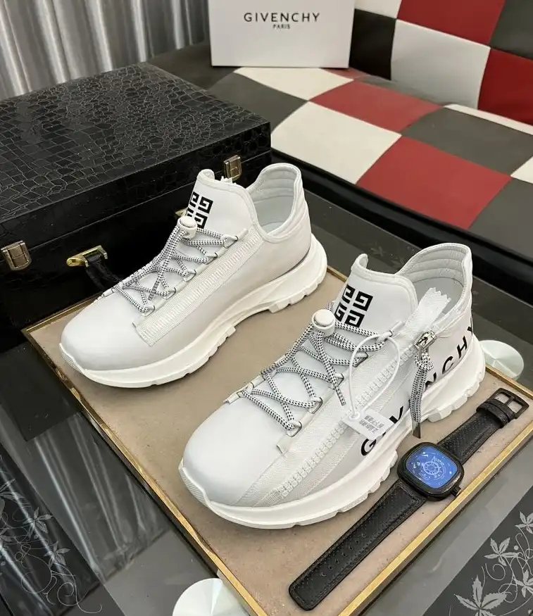 hype Louis Vuitton Sneakers