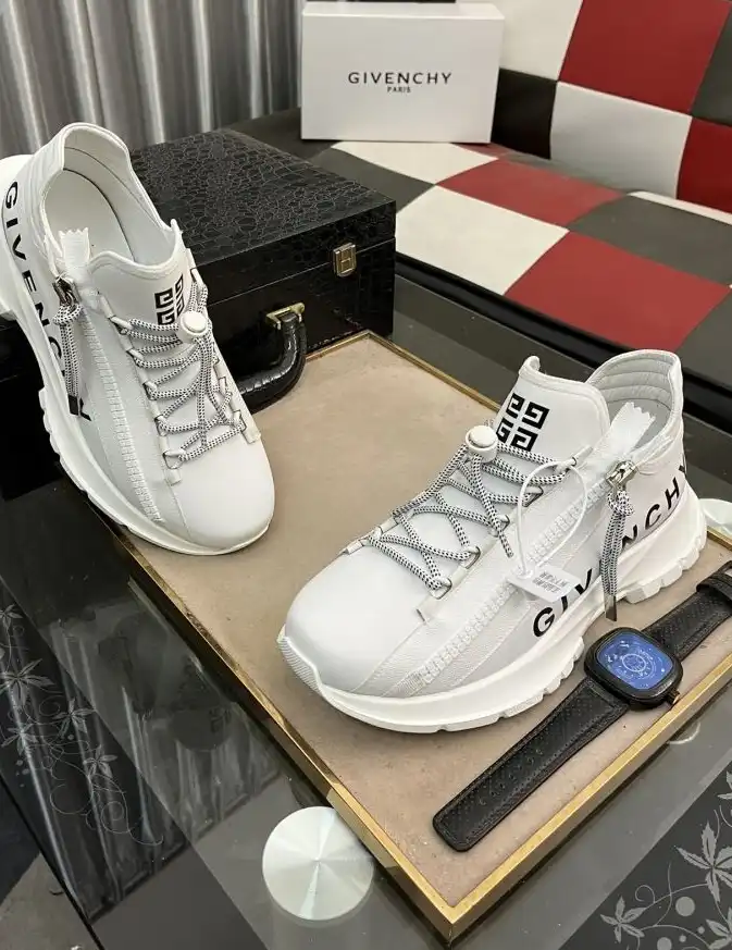 hype Louis Vuitton Sneakers