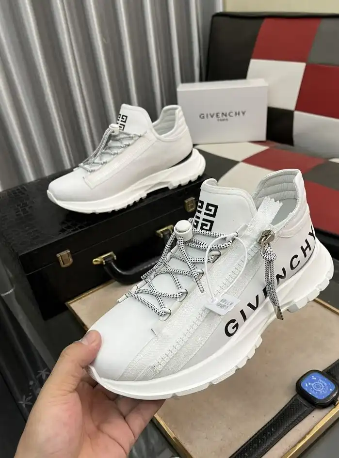 hype Louis Vuitton Sneakers