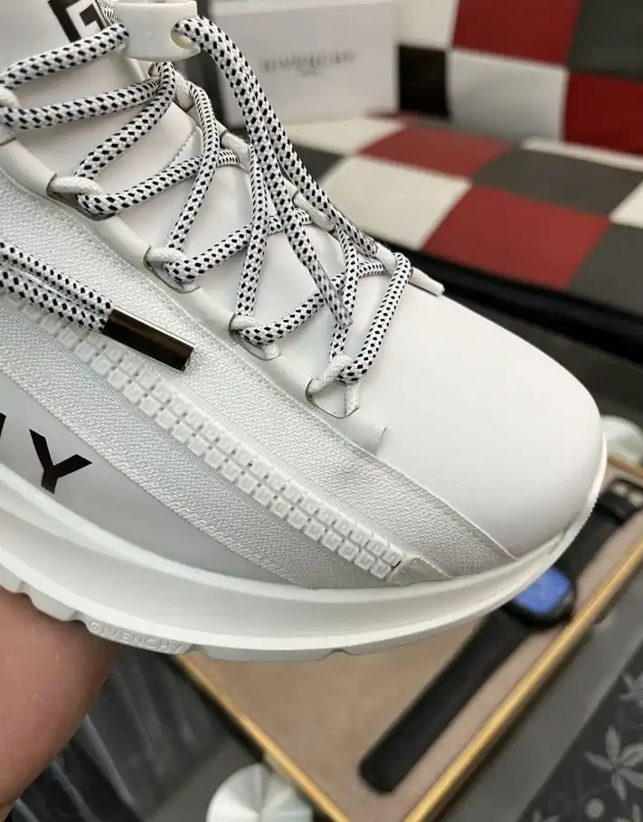 hype Louis Vuitton Sneakers