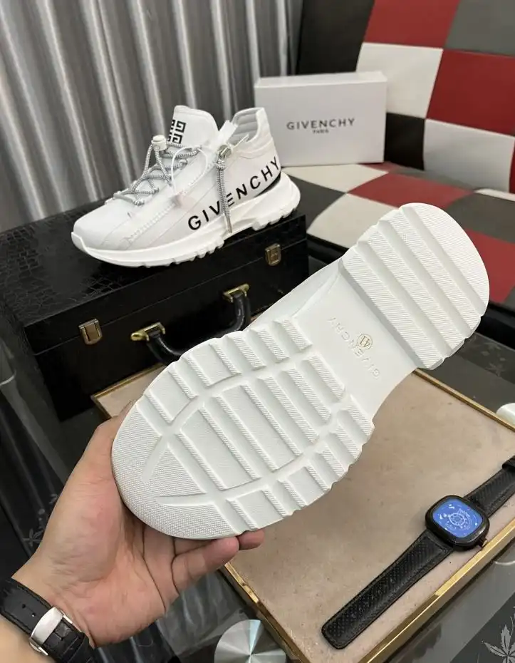 hype Louis Vuitton Sneakers