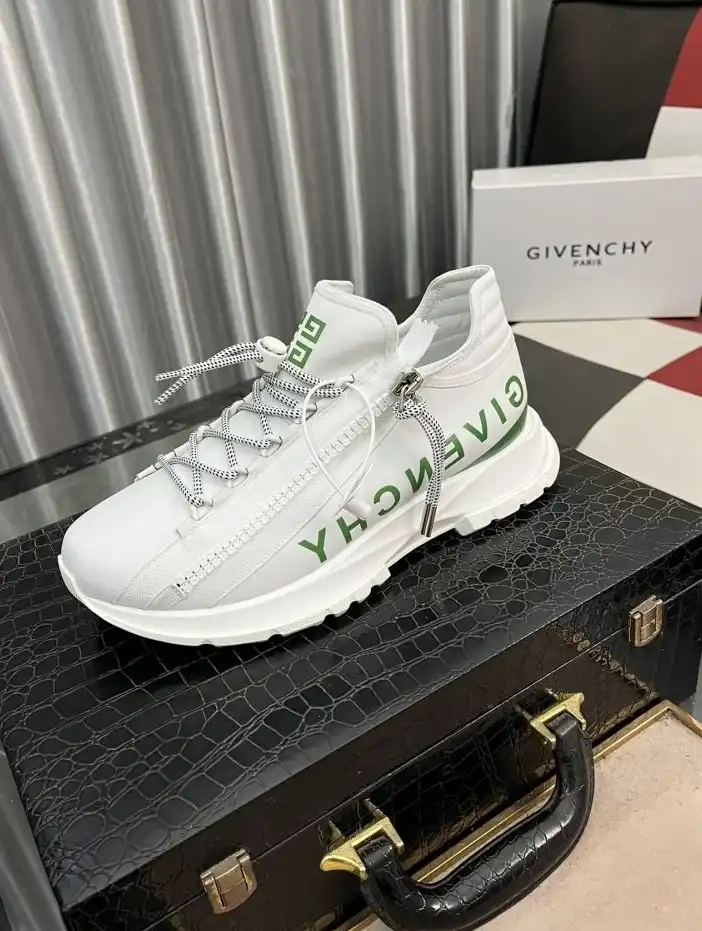 hype Louis Vuitton Sneakers