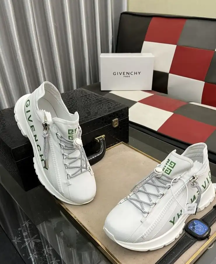 hype Louis Vuitton Sneakers