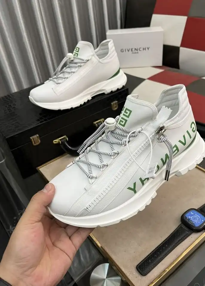 hype Louis Vuitton Sneakers