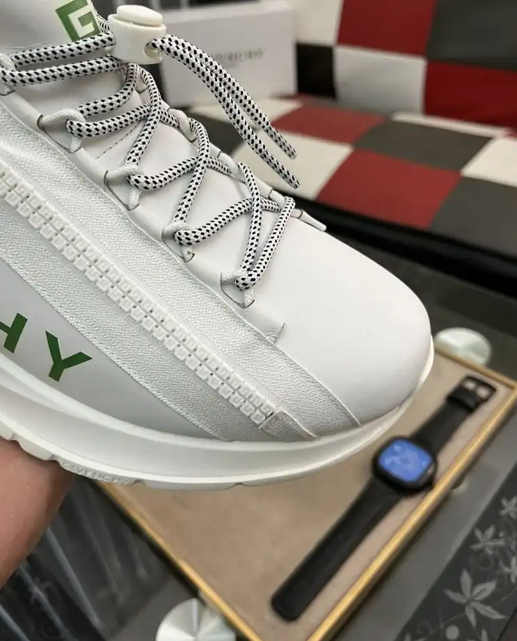 hype Louis Vuitton Sneakers