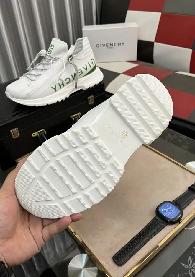 hype Louis Vuitton Sneakers