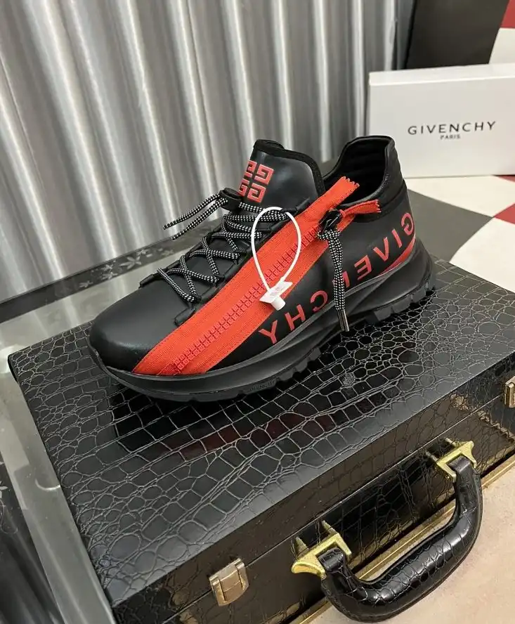 hype Louis Vuitton Sneakers