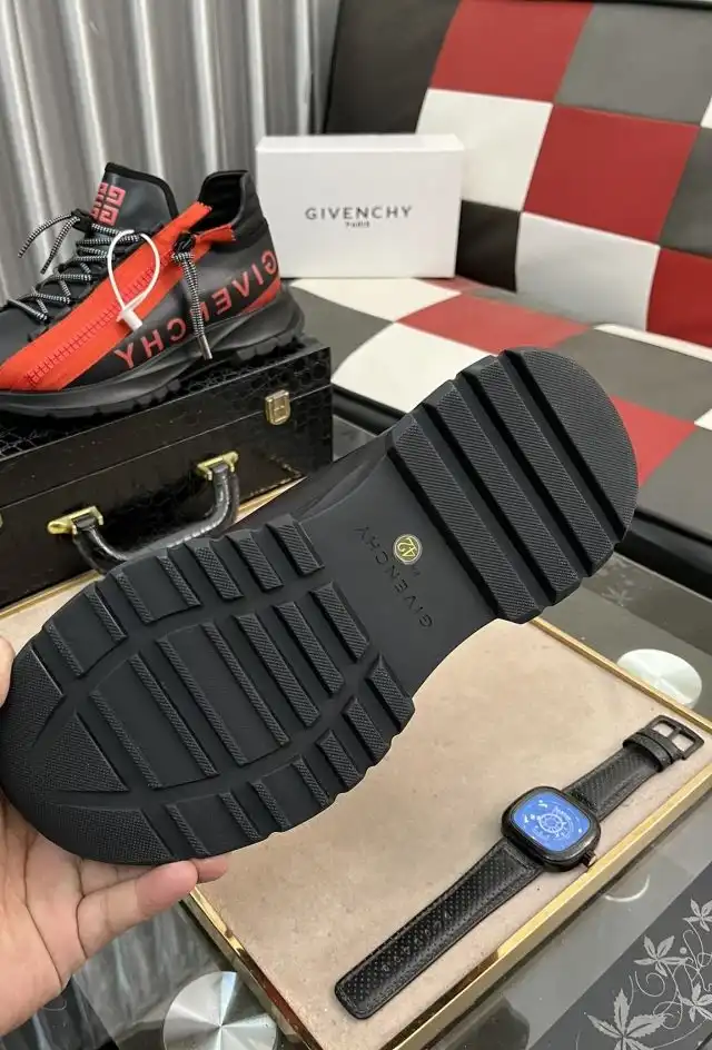 hype Louis Vuitton Sneakers