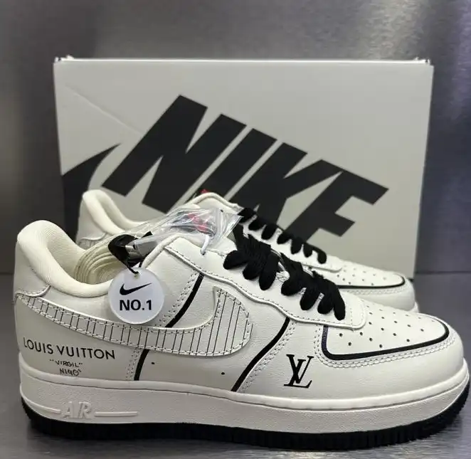 hype Louis Vuitton Sneakers