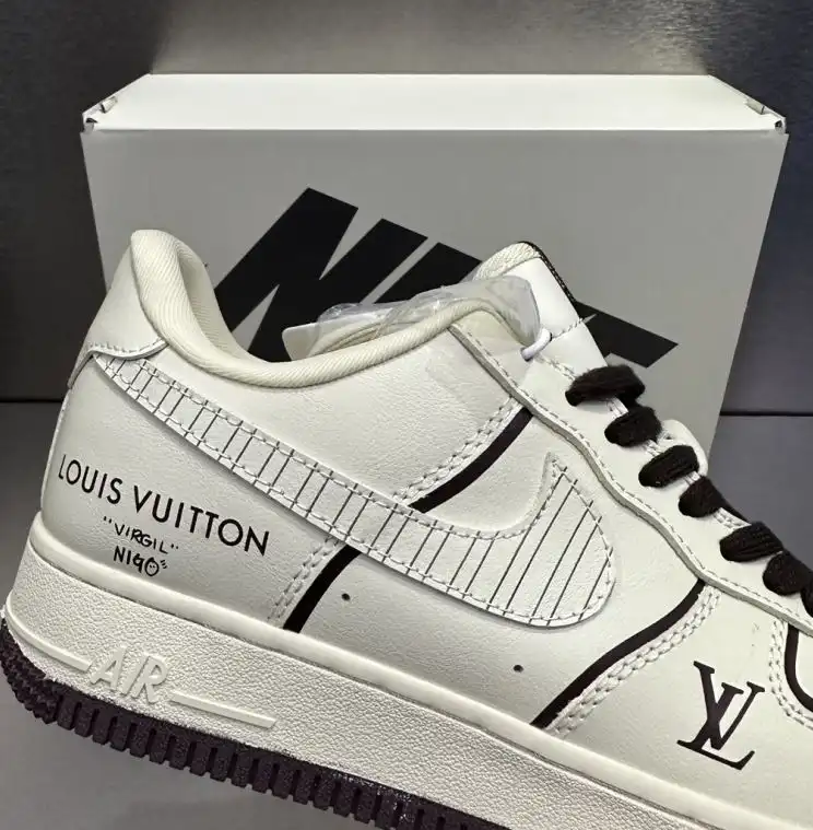 hype Louis Vuitton Sneakers