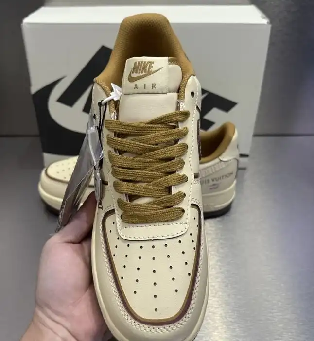 hype Louis Vuitton Sneakers