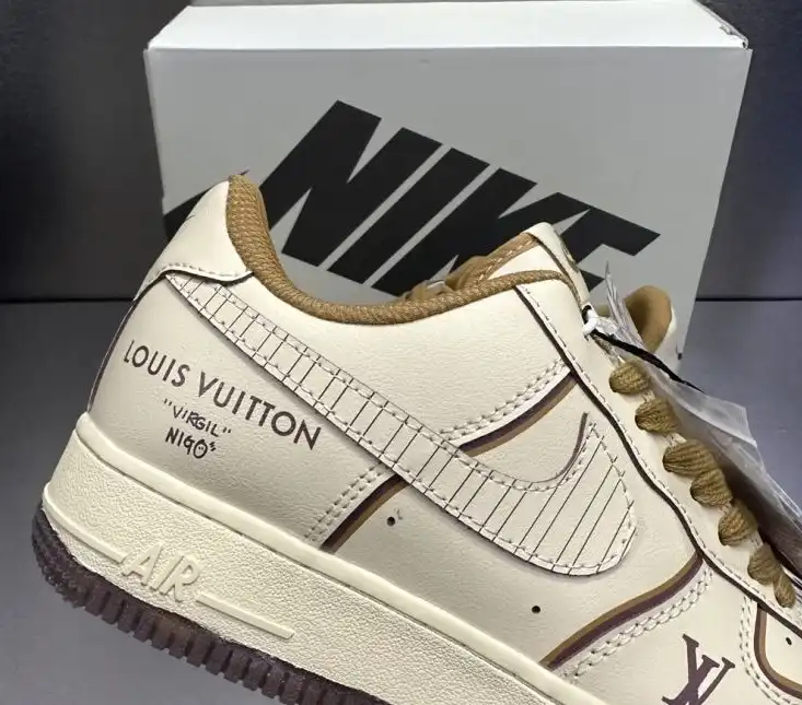 hype Louis Vuitton Sneakers