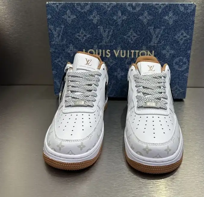 hype Louis Vuitton Sneakers