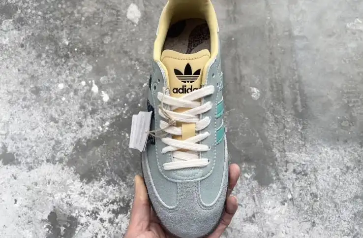 hype Adidas Sneakers