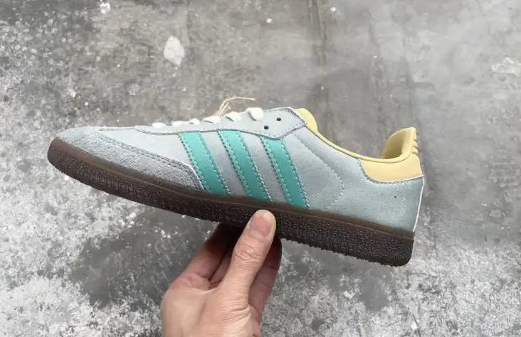 hype Adidas Sneakers