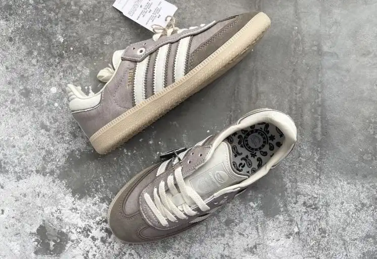 hype Adidas Sneakers