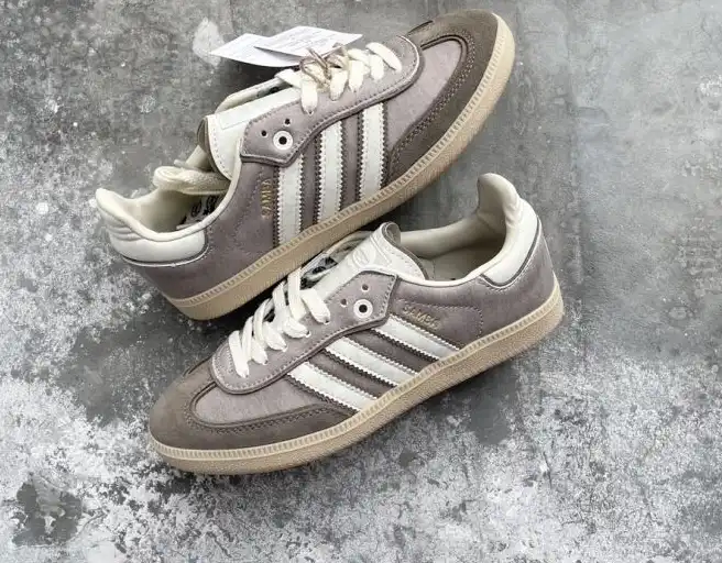 hype Adidas Sneakers