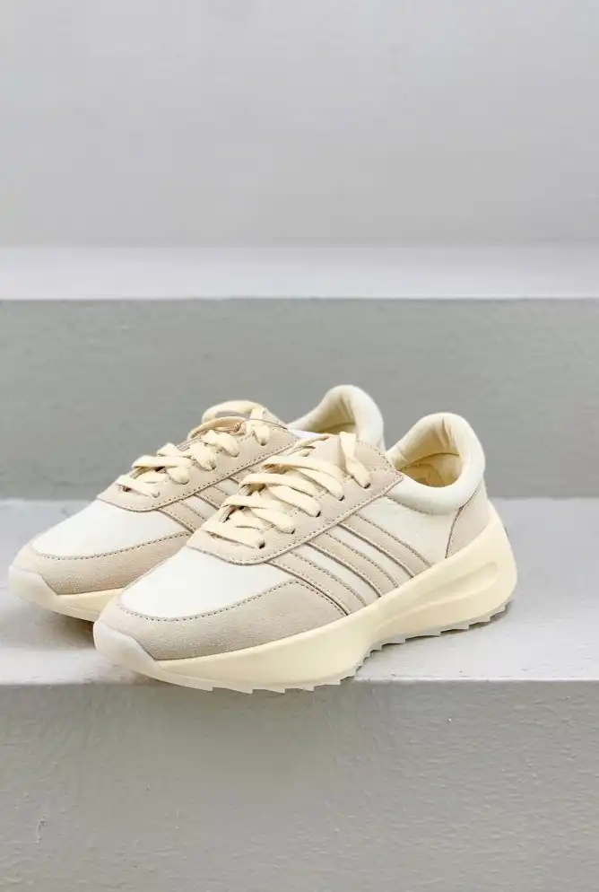 hype Adidas Sneakers