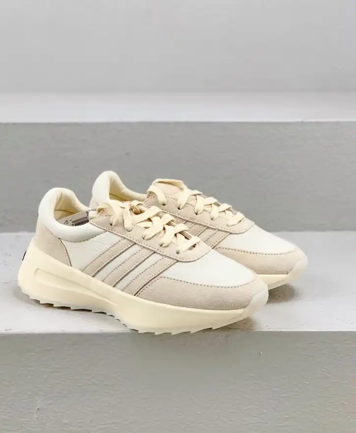 hype Adidas Sneakers