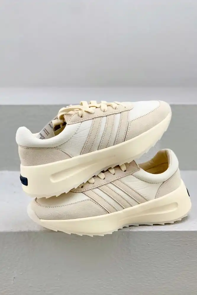 hype Adidas Sneakers