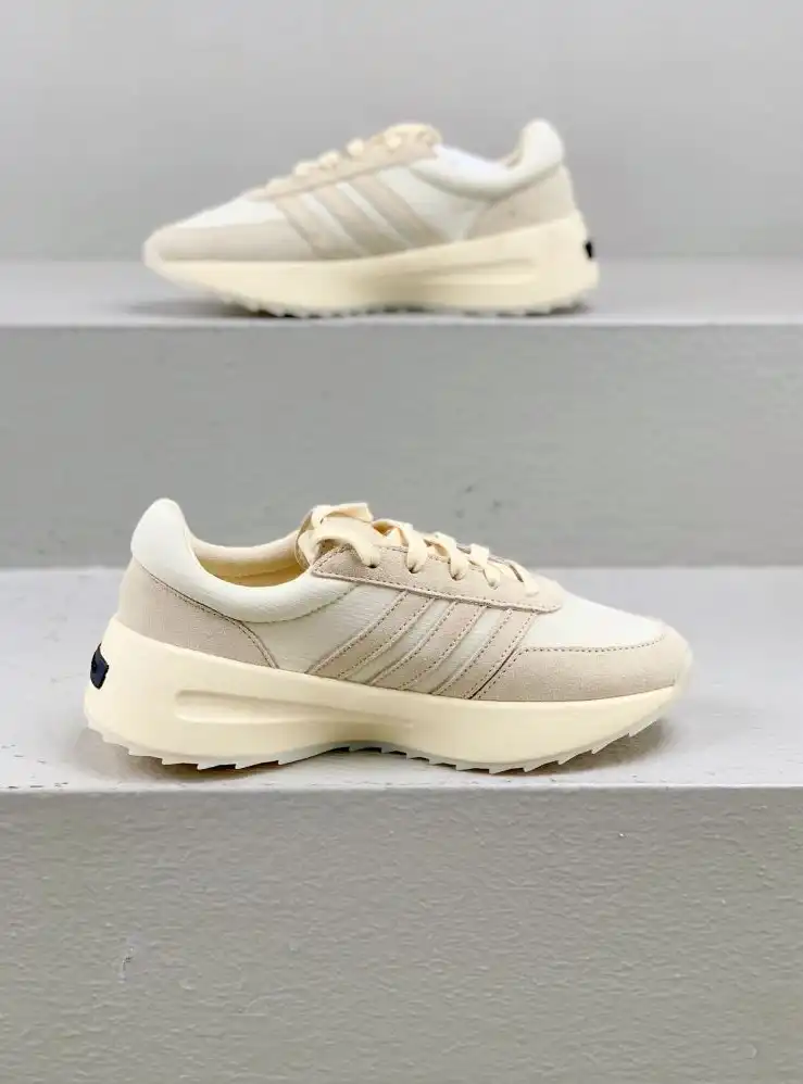 hype Adidas Sneakers