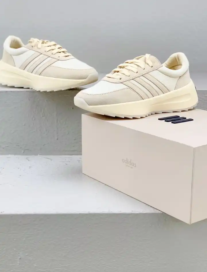 hype Adidas Sneakers