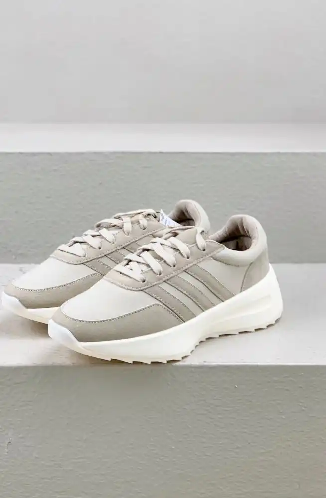 hype Adidas Sneakers