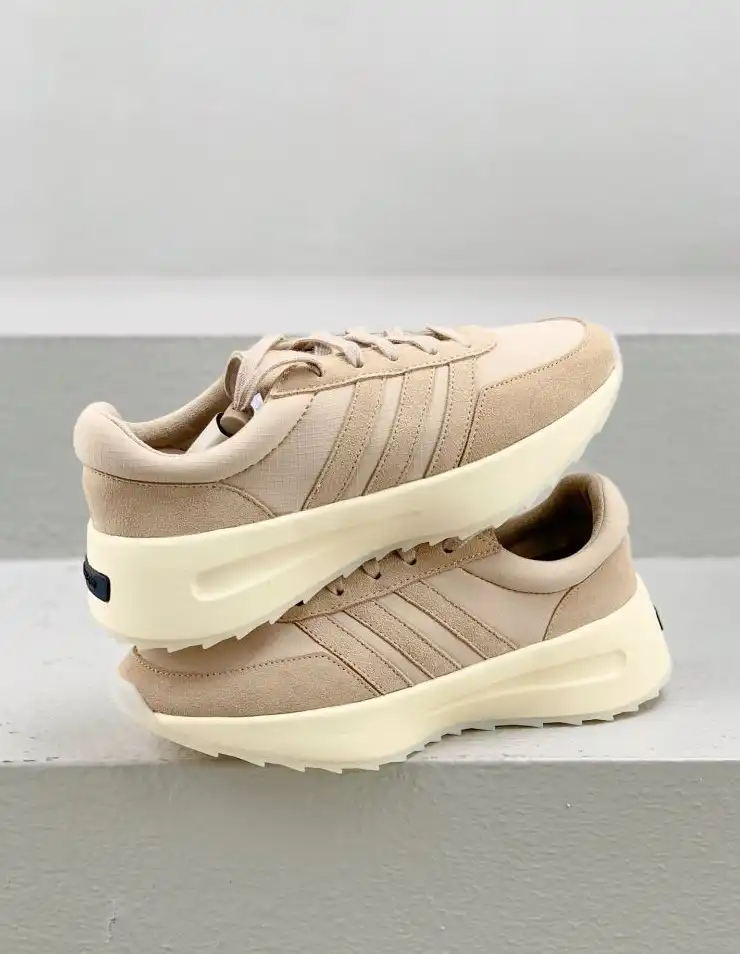 hype Adidas Sneakers