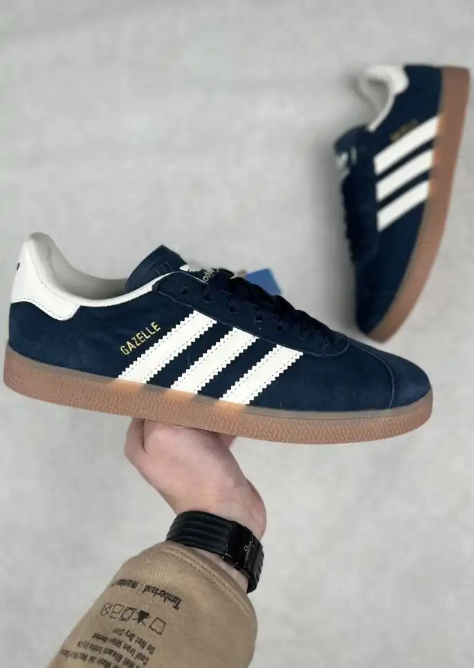 hype Adidas Sneakers