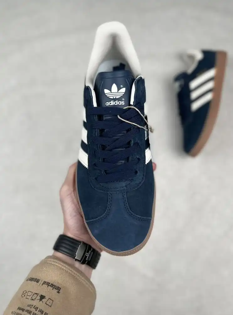 hype Adidas Sneakers