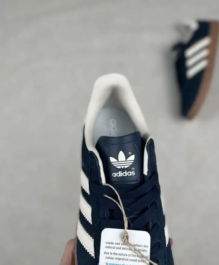 hype Adidas Sneakers