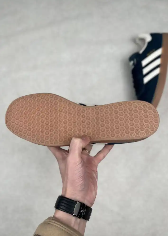 hype Adidas Sneakers