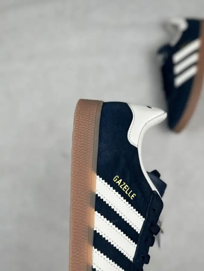 hype Adidas Sneakers