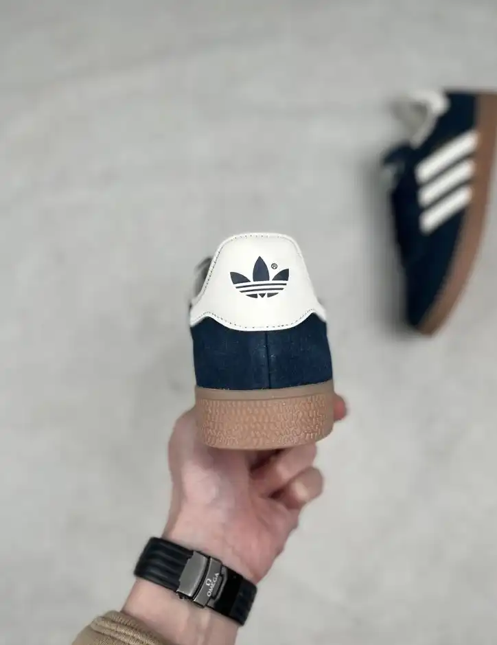 hype Adidas Sneakers