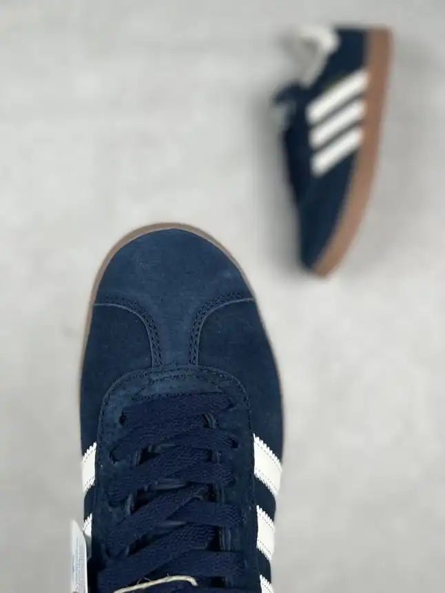 hype Adidas Sneakers