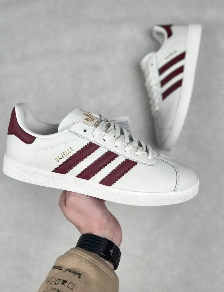 hype Adidas Sneakers