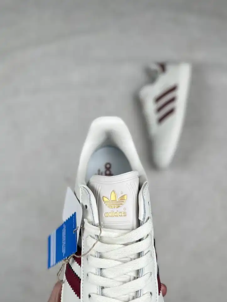 hype Adidas Sneakers